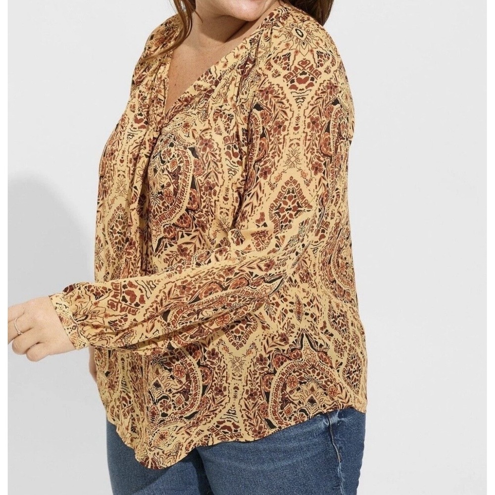 Torrid Crinkle Chiffon Raglan Front Blouse Size 2X Medallion Long Sleeve NWT